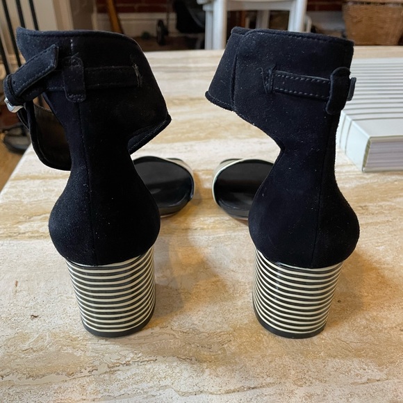 Bernardo Black & White Blythe Patent Leather Heeled Sandal Size 9 - Picture 6 of 10